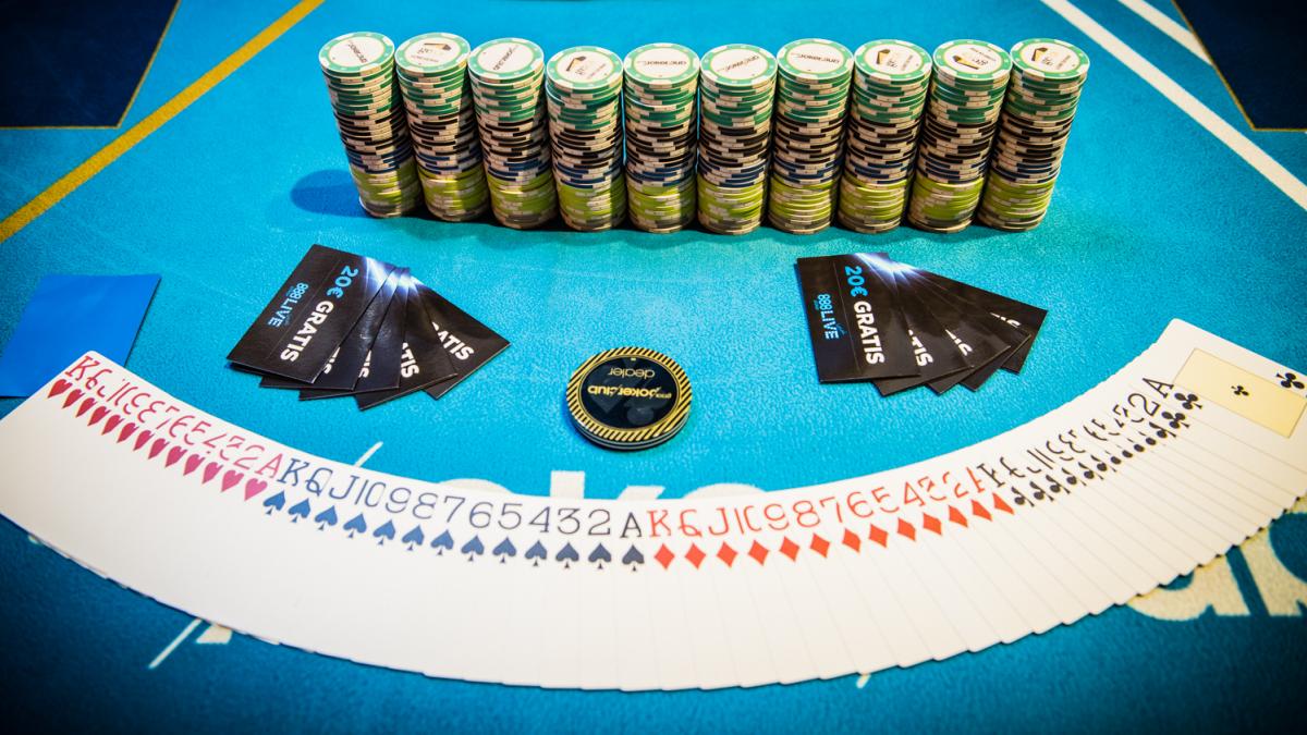 Omaha vs Holdem The Difference between Omaha and Texas Holdem